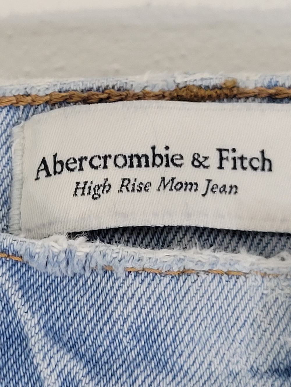 Abercrombie & Fitch Women Size 27/4 R Light Wash Cropped Women's Jeans - Picture 9 of 9